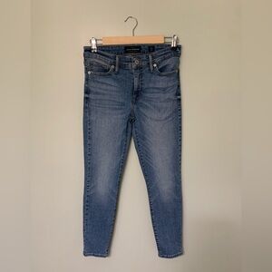 Lucky Brand — ankle cut women’s denim blue jeans